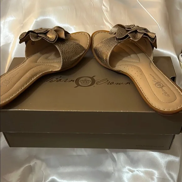 GOLD FLORAL SLIDES ! - Picture 2 of 13